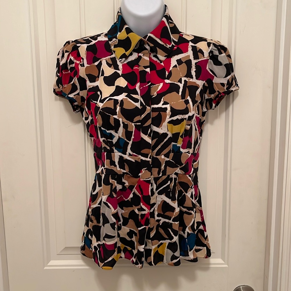 Diane von Fürstenberg•Short puff sleeve 100% silk button up abstract design top‎